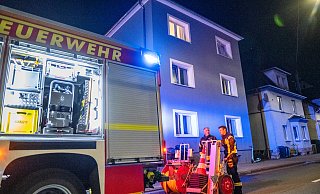 An der Herforder Straße in Bielefeld war am Mittwochabend in einem kleinen Mehrfamilienhaus ein Feuer ausgebrochen. - Barbara Franke An der Herforder Straße in Bielefeld war am Mittwochabend in einem kleinen Mehrfamilienhaus ein Feuer ausgebrochen. - Barbara Franke