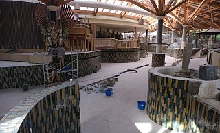 Die Bali-Therme wird derzeit komplett neu gefliest. In der ersten Novemberwoche sollen die Arbeiten fertig sein. - Ulf Hanke