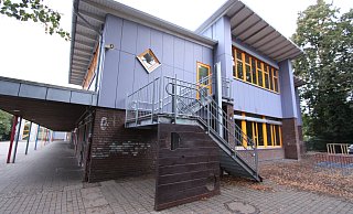 Die Parteien im Stadtrat sind sich einig, dass an der Grundschule Enger-Mitte Handlungsbedarf beteht. Eine Studie soll Klarheit über Neubau oder Sanierung bringen. - Björn Kenter