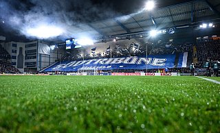 Mit einer Choreo sorgten die Arminia-Fans in der ausverkauften Schüco-Arena für einen stimmungsvollen Auftakt des Pokalabends. - Teresa. Kroeger