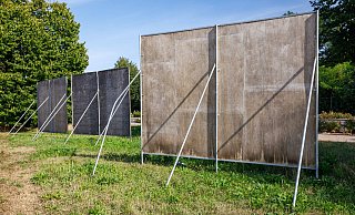 Vielerorts stehen bereits die Wahlplakate. Doch für viele Jugendliche sind sie uninteressant geworden, denn sie dürfen nun doch nicht mehr wählen. - Imago/Andreas Franke