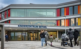 Die Universitätsklinik für Kinder- und Jugendmedizin in Bethel ist eine der größten Kinderkliniken Deutschlands. - Sarah Jonek