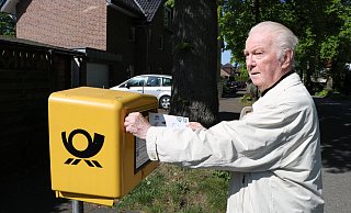 Klaus Eickholt hat den Brief an seinen Enkel in den Briefkasten Haegestraße/Ecke Pestalozzistraße geworfen. Aber die Grüße kamen nie dort an. - Anja Hustert Klaus Eickholt hat den Brief an seinen Enkel in den Briefkasten Haegestraße/Ecke Pestalozzistraße geworfen. Aber die Grüße kamen nie dort an. - Anja Hustert