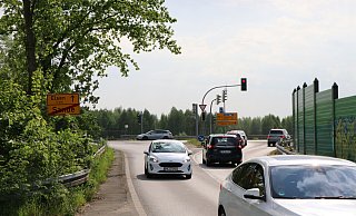 Für die Sanierung der Lippebrücke über die B64 in Paderborn-Sande war auch die direkte Zufahrt zum Lippesee zeitweise geschlossen worden. - Holger Kosbab