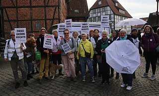 Auch bei einer Querdenker-Kundgebung in Herford im April hatte das Bündnis gegen Rechts mit einer Gegenkundgebung reagiert. - Claus Frickemeier