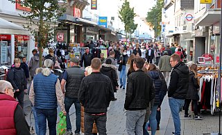 Verkaufsoffene Sonntage sollen mehr Menschen in die Stadt locken - zwei sollen im ersten Halbjahr 2025 in Herford stattfinden. - Archivbild: Frank-Michael Kiel-Steinkamp