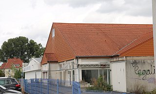 Das Gebäude des ehemaligen Rewe-Marktes an der Elsener Straße in Paderborn steht seit Jahren leer. Nach Plänen eines Projektentwickler soll das Areal ein neues Gesicht bekommen. - Marc Schröder