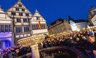 Auch für das 40. Paderborner Frühlingsfest erwartet die veranstaltende Werbegemeinschaft viele Besucher an den drei Bühnen in der Innenstadt. (Archivbild) - Niklas Tüns