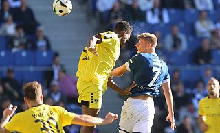 Julian Kania (r.), Dreifach-Torschütze gegen Hannover II, konnte gegen Aachen keine Akzente setzen. - Oliver Krato