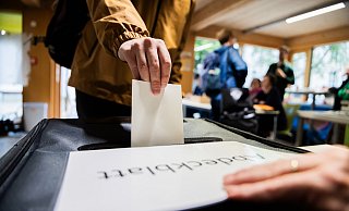 Bei der Kommunalwahl im Kreis Gütersloh ist es in einem Wahllokal offenbar zu einem Eklat gekommen. - Christoph Soeder/dpa