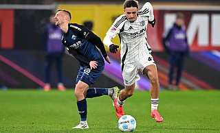 Eine Halbzeit lang stand Sebastian Klaas (links) für den SC Paderborn gegen Schalke auf dem Platz - die 2:4-Niederlage konnte er dennoch nicht verhindern. - IMAGO/Ulrich Hufnagel