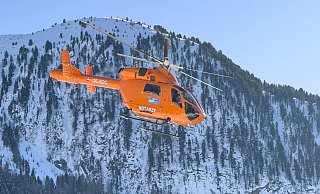 Der verunglückte Petershäger wurde zunächst mit einem Rettunghubschrauber in ein Klinikum nach Innsbrück geflogen, wo er am Donnerstagabend verstarb. Symbolfoto: - IMAGO/Sven Simon