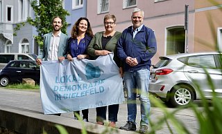 Setzen auf eine solidarische Stadtgesellschaft: (v.l.) die LiB-Bewerberinnen und Bewerber Pablo Bieder, Corinna Ostenda-Schwarzer, Karla Meyer und Michael Gugat. - Apple Photos Clean Up Setzen auf eine solidarische Stadtgesellschaft: (v.l.) die LiB-Bewerberinnen und Bewerber Pablo Bieder, Corinna Ostenda-Schwarzer, Karla Meyer und Michael Gugat. - Apple Photos Clean Up