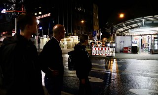 Der Kiosk am Kesselbrink ist für viele Szenen ein Treffpunkt. Jetzt soll er geschlossen werden. - Charlotte Mahncke
