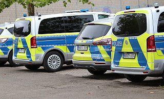 Ein Großaufgebot an Polizeikräften suchte am Donnerstag nach mehreren Personen, die sich im Portaner Gebiet aufhalten sollen. - Alex Lehn