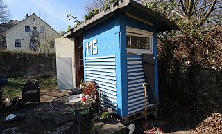 Direkt neben der Notunterkunft stehen vier sogenannte „Little Homes“, Mini-Häuser, in denen Obdachlose vorübergehend unterkommen können. - Mareike Gröneweg