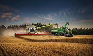Im mittleren und oberen Leistungsbereich können auch Landmaschinen mit Verbrennungsmotoren einen deutlich kleineren CO2-Fußabdruck hinterlassen. - Claas