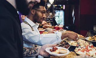 Wer auf Fleisch oder ganz auf tierische Produkte verzichtet, bekommt auch in Herforder Restaurants immer mehr vegane Auswahl. - picture alliance / Westend61
