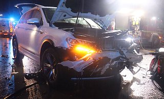 Der Tiguan nach dem Unfall auf der Borriesstraße: Der Wagen wurde von der Polizei sichergestellt. - Polizei Herford