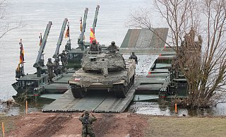 Beim Nato-Manöver "Steadfast Defender" an der Weichsel in Polen spielte das deutsch-britische Pionierbataillon 130 mit Bundeswehrsoldaten aus Minden und Kräften der British Army aus Paderborn-Sennelager eine zentrale Rolle. - Jens Reddeker