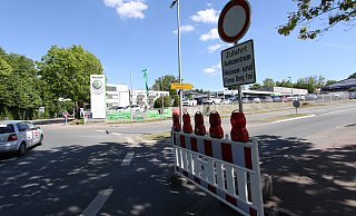 Die Sperrung an der Schweichelner Straße ist eingerichtet. Anlieger können ihre Grundstücke aber weiterhin erreichen. - Björn Kenter