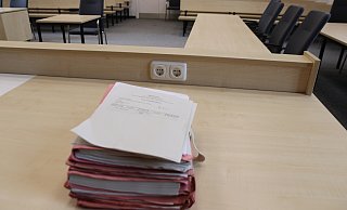 Gegen drei Männer aus Bad Oeynhausen wurde das Verfahren wegen gefährlicher Körperverletzung vor dem Herforder Schöffengericht vorläufig eingestellt, da die zu erwartende Strafe in einem anderen Verfahren höher ausfallen wird. - Claus Frickemeier