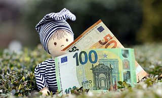 Familien müssen sich vielen gesellschaftlichen Herausforderungen stellen. Wie kann das Pflegesystem verbessert werden und wann wird Betreuung für Kinder zuverlässiger? Wir haben die Bewerber gefragt. - Felix Eisele Familien müssen sich vielen gesellschaftlichen Herausforderungen stellen. Wie kann das Pflegesystem verbessert werden und wann wird Betreuung für Kinder zuverlässiger? Wir haben die Bewerber gefragt. - Felix Eisele