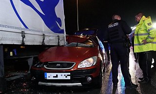 Das Auto aus dem Kreis Gütersloh war mit vier jungen Menschen besetzt. - Neue Westfälische