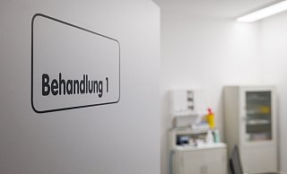Ein Herforder Orthophäde (51) befindet sich seit dem Urteilsspruch wegen sexuellen Missbrauchs auf der Flucht. - picture alliance/dpa