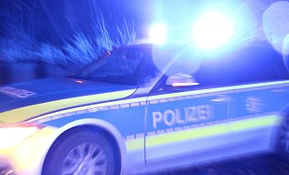Die Beamten der Autobahnpolizei konnten die Flüchtigen nach gefährichen Fahrmanövern stoppen. - Symbolbild: Jan Henning Rogge