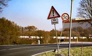 Mitte Dezember waren die Arbeiten an dem B61-Teilstück abgeschlossen worden. Seither gilt dort durchgehend Tempo 50. - Daniel Salmon