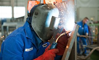 In der Wirtschaft im Kreis Paderborn kriselt es weiter. Vor allem Industrie und Handel verzeichnen einen negativ Trend beim Konjunkturklima. - picture alliance / dpa