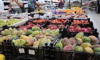 Eine große Obst-Auswahl - auch exotische Früchte - ist typisch für die internationalen Lebensmittelgeschäfte in Paderborn. - Holger Kosbab