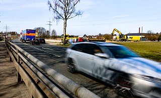 Verkehr auf der B61 in Herford: Bauarbeiten zur vierspurigen Erweiterung sind in vollem Gange. - Daniel Salmon