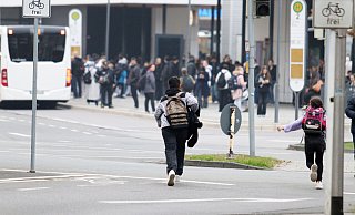 Der Betroffene wurde von einem bisher unbekannten am Mindener ZOB fotografiert. Danach verbreitete sich eine „Warnung“ in den Sozialen Netzwerken. MT-Foto: - Alex Lehn