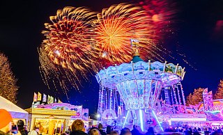 Das große Event in Schloß Holte-Stukenbrock ist am Montagabend mit einem großen Feuerwerk zu Ende gegangen. - BESIM MAZHIQI Das große Event in Schloß Holte-Stukenbrock ist am Montagabend mit einem großen Feuerwerk zu Ende gegangen. - BESIM MAZHIQI