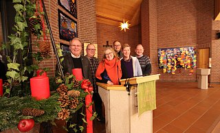 Laden zu den Weihnachts-Gottesdiensten ein: Renata Pense, Katharina Baumann-Schulz, Martin Brings, Kai-Uwe Spanhofer und Jörg Lange. - Björn Kenter