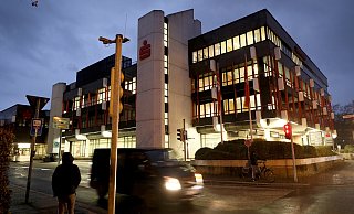 Die frühere Hauptstelle der Sparkasse Herford am Rand der Innenstadt. - Frank-Michael Kiel-Steinkamp Die frühere Hauptstelle der Sparkasse Herford am Rand der Innenstadt. - Frank-Michael Kiel-Steinkamp