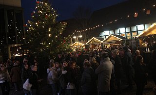 Ein Sicherheitskonzept erfordert der Bünder Weihnachtsmarkt nicht. - Archivfoto: Jan-Henrik Gerdener