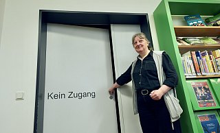 Dagmar Hillebrand gewährt Einblick in das sonst verschlossene Magazin der Bielefelder Stadtbibliothek. - Peter Unger
