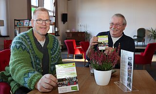 Jochen Klinge (l.) und Günter Minuth freuen sich, bei "Alles aus Löhne" zahlreiche Aussteller aus der Werrestadt im Bahnhof versammeln zu können. - Judith Gladow
