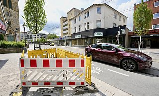 Ein verbliebenes Absperrgitter in Höhe der Brackweder Kirche. - Peter Unger