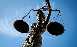 Der Hamburger Soziologe Wolfgang Hammer hat die Studie "Macht und Kontrolle in familienrechtlichen Verfahren in Deutschland. Eine Analyse medialer Falldokumentationen" veröffentlicht. Auch der Fall einer Mutter aus dem Kreis Lippe, der in der NW veröffentlicht wurde und wird, kommt darin vor. - picture alliance/dpa Der Hamburger Soziologe Wolfgang Hammer hat die Studie "Macht und Kontrolle in familienrechtlichen Verfahren in Deutschland. Eine Analyse medialer Falldokumentationen" veröffentlicht. Auch der Fall einer Mutter aus dem Kreis Lippe, der in der NW veröffentlicht wurde und wird, kommt darin vor. - picture alliance/dpa