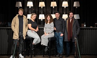 Sven Zumbrock (v.l.), Jill Engelking, Ronja Berg, Olaf Menne und Thommy Rosenkranz gehen mit "Edelle - A Night About Adele" auf Tournee. Das Foto ist im Paderborner Capitol entstanden, wo die Band ihren ersten Auftritt hatte. - Niklas Tüns