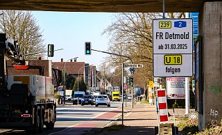 Die Auf- und Abfahrtsarme zur B239 von der Bielefelder Straße in Herford werden ab dem 31. März saniert. Stadtauswärts ist die Straße gesperrt. Autofahrer müssen Umleitungen in Kauf nehmen. - Daniel Salmon