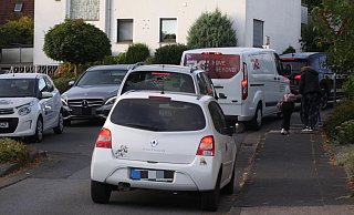 Vor allem morgens und nachmittags staut sich der Verkehr auf der Biberstraße. Trotz Durchfahrtsverbot sind hier viele Autos unterwegs. - Björn Kenter