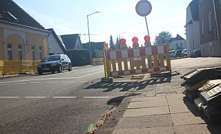 An der Großbaustelle in Lenzinghausen ignorieren Autofahrer immer wieder die Durchfahrtsverbote. - Jan-Henrik Gerdener