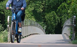 Die Werrebrücke am Veranstaltungsplatz im Siel wird ab Montag gesperrt. Radfahrer müssen währenddessen Umwege in Kauf nehmen. - Ulf Hanke Die Werrebrücke am Veranstaltungsplatz im Siel wird ab Montag gesperrt. Radfahrer müssen währenddessen Umwege in Kauf nehmen. - Ulf Hanke
