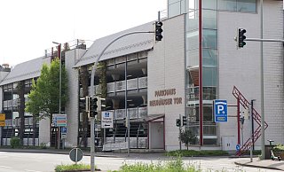 Die geplante PV-Anlage auf dem Dach des Parkhauses Neuhäuser Tor soll größer werden. - Mareike Gröneweg (Archivfoto)