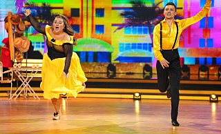 "Selfiesandra" aus Bielefeld und ihr Tanzpartner Zsolt Sándor Cseke gehören zu den Publikumslieblingen bei "Let's Dance" 2025. - RTL / Stefan Gregorowius